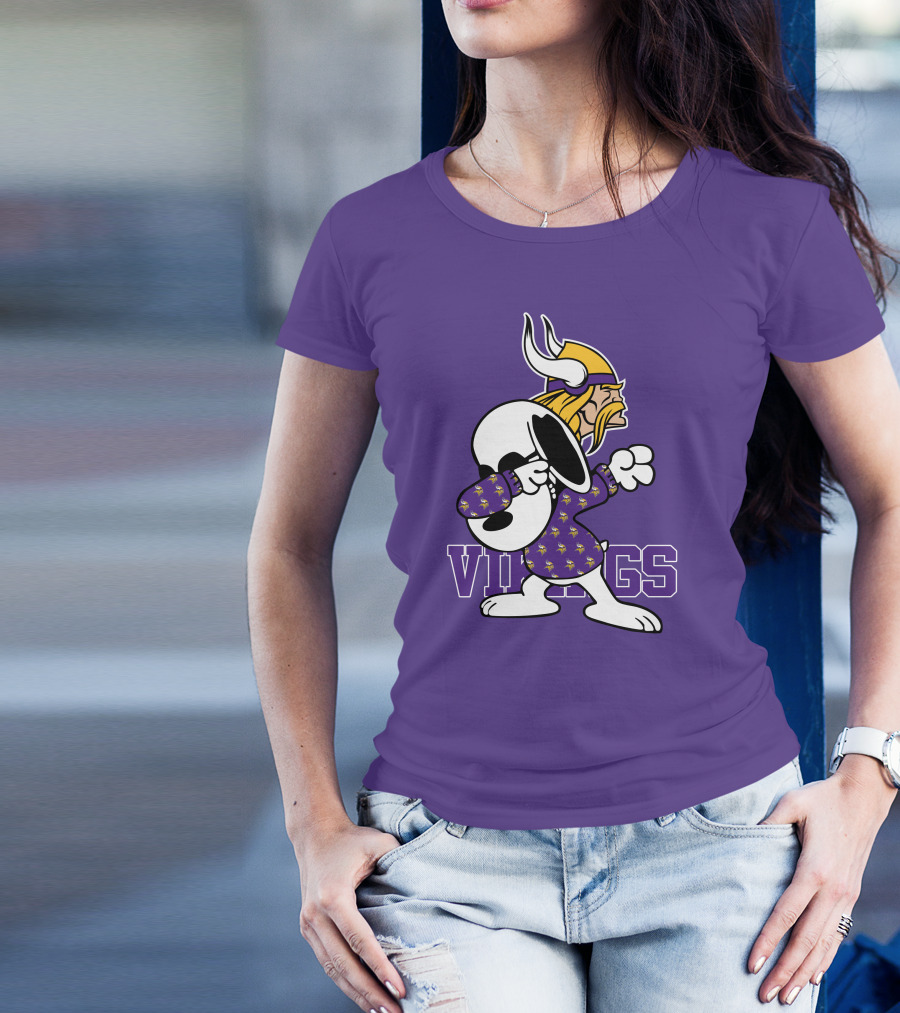 Minnesota Vikings Snoopy Dabbing Peanuts Football Fandom T-Shirt