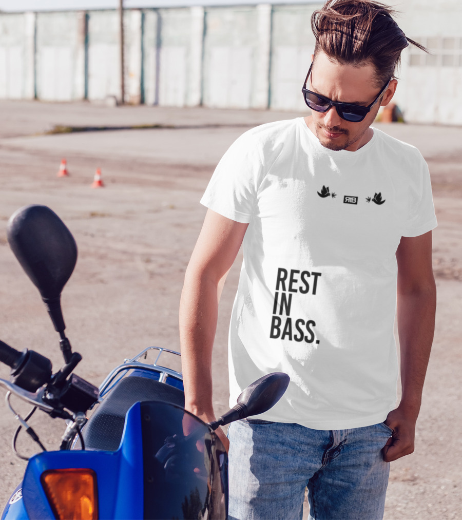 Rest In Bass Che Flying High Peace Symbol Headphones Star Elements T-Shirt