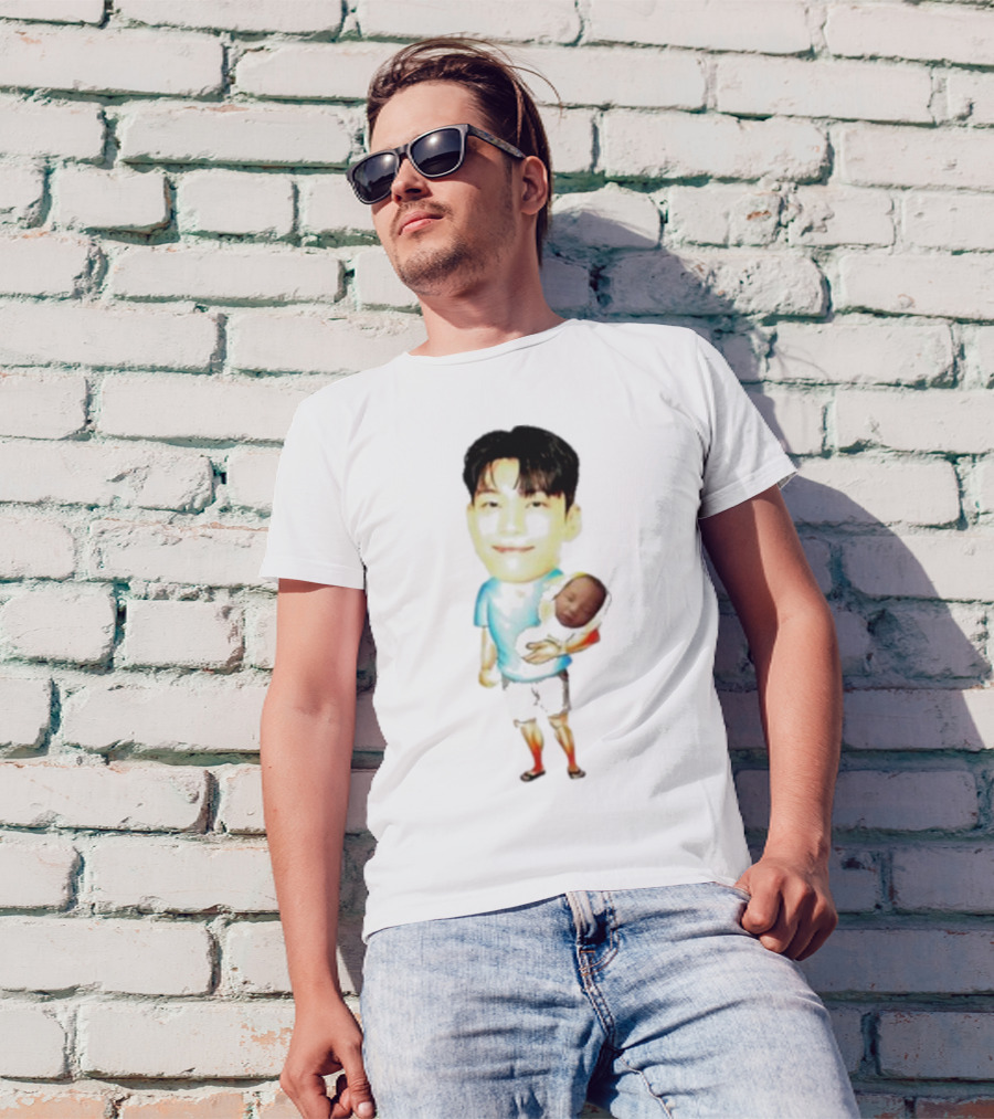 Papa Front Man Squid Game Player 222 Wi Ha Carrying Baby T-Shirt