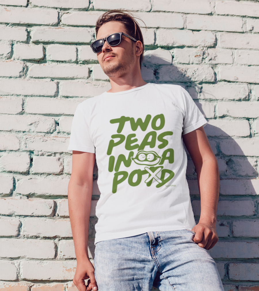 Two Peas In A Pod Cartoon Illustration By Tamera Ann 전연희 T-Shirt