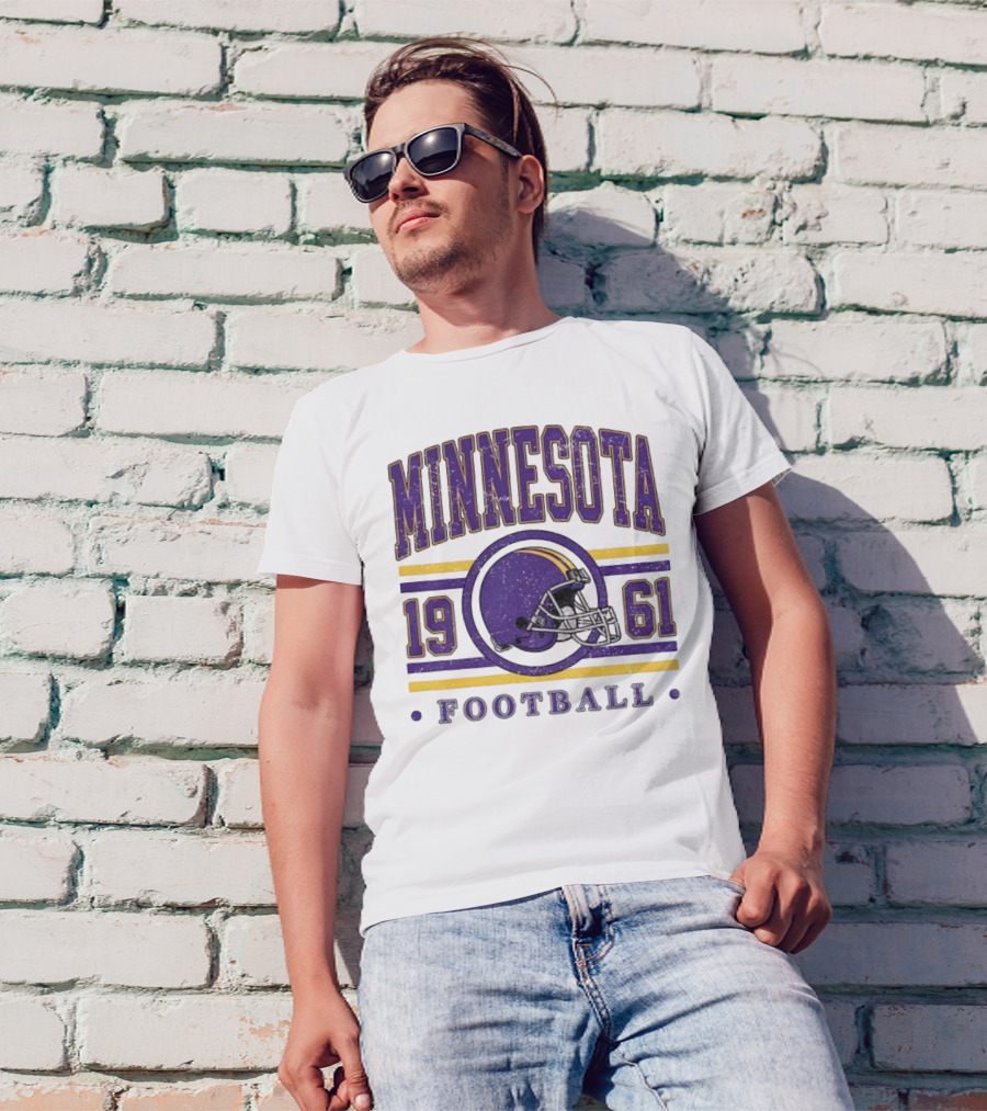 Minnesota Vikings Football Helmet 1961 NFL Vintage Style T-Shirt