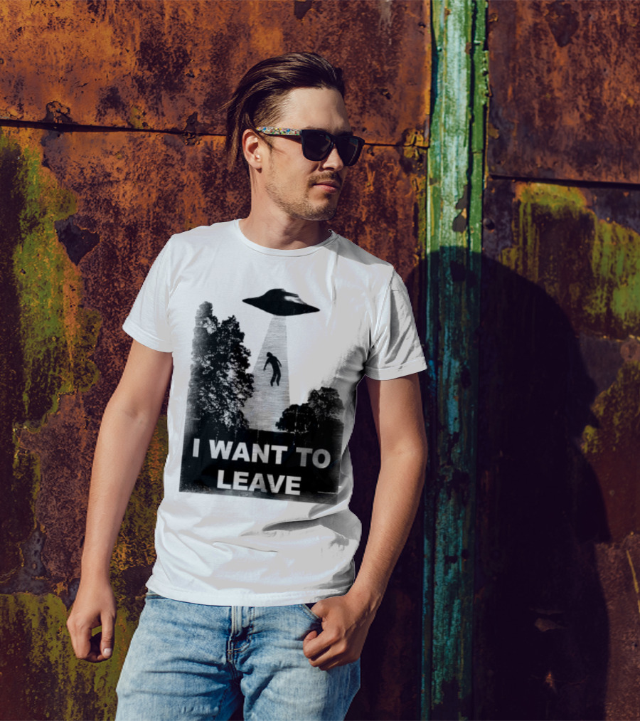 I Want To Leave UFO Abduction Scene Black And White Design T-Shirt