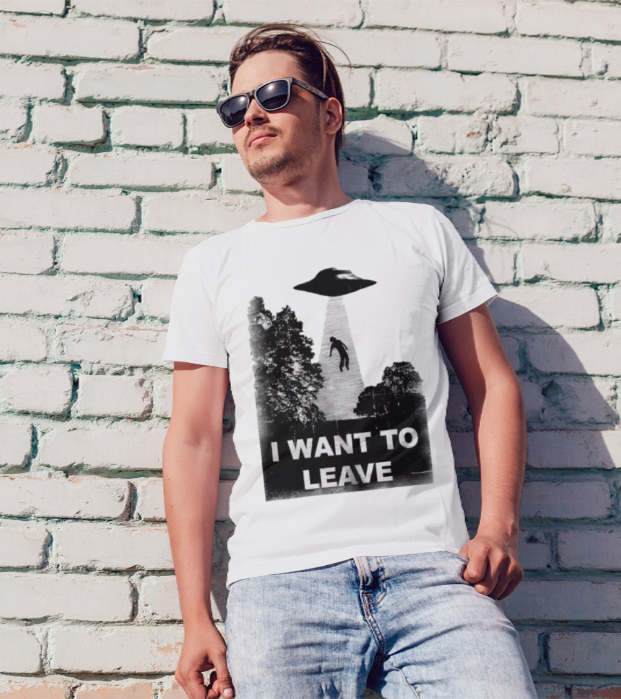 I Want To Leave UFO Abduction Scene Black And White Design T-Shirt