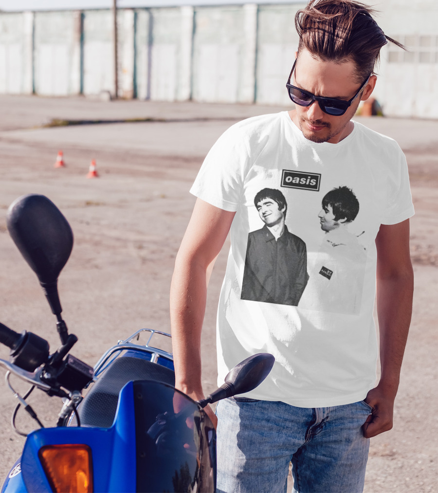 Noel Vs Liam Gallagher Oasis Band Kangol Vintage T-Shirt