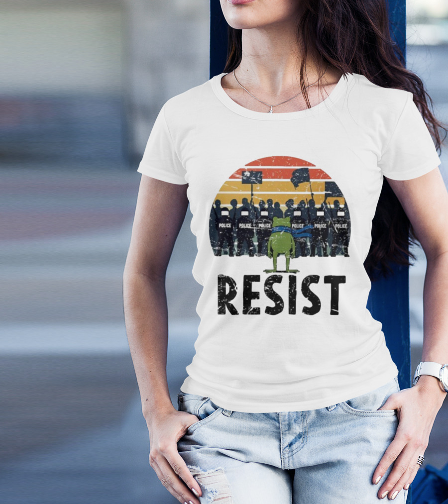 Portland Frog Protester Resist Police Vintage Sunset T-Shirt
