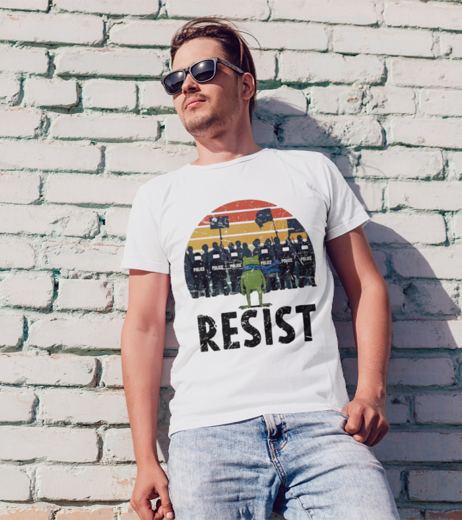 Portland Frog Protester Resist Police Vintage Sunset T-Shirt