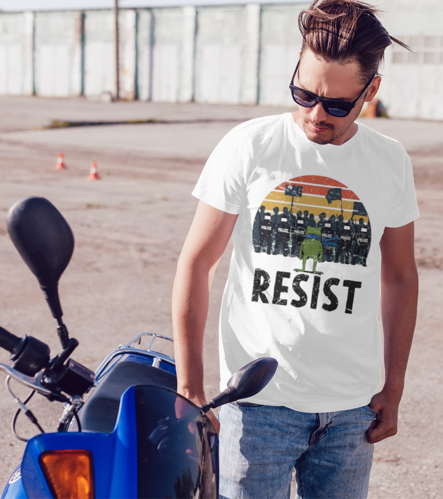 Portland Frog Protester Resist Police Vintage Sunset T-Shirt