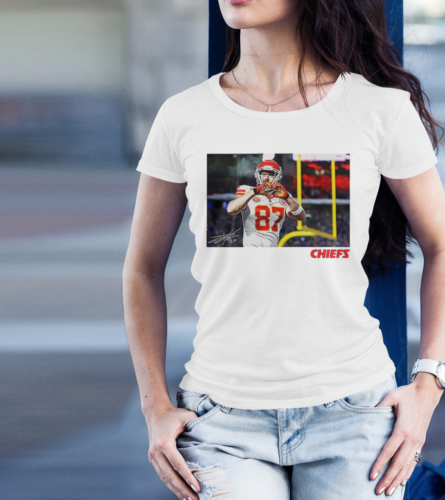 Travis Kelce 87 Kansas City Chiefs Heart Gesture Signature T-Shirt