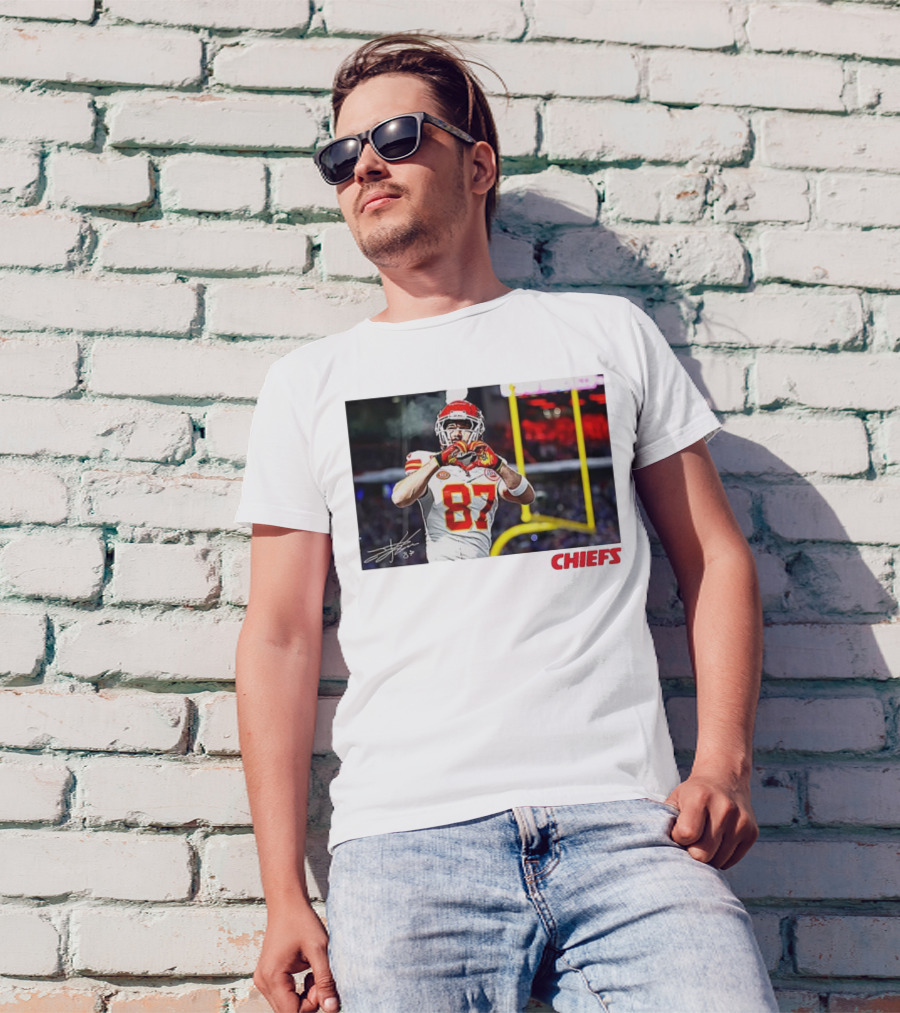 Travis Kelce 87 Kansas City Chiefs Heart Gesture Signature T-Shirt