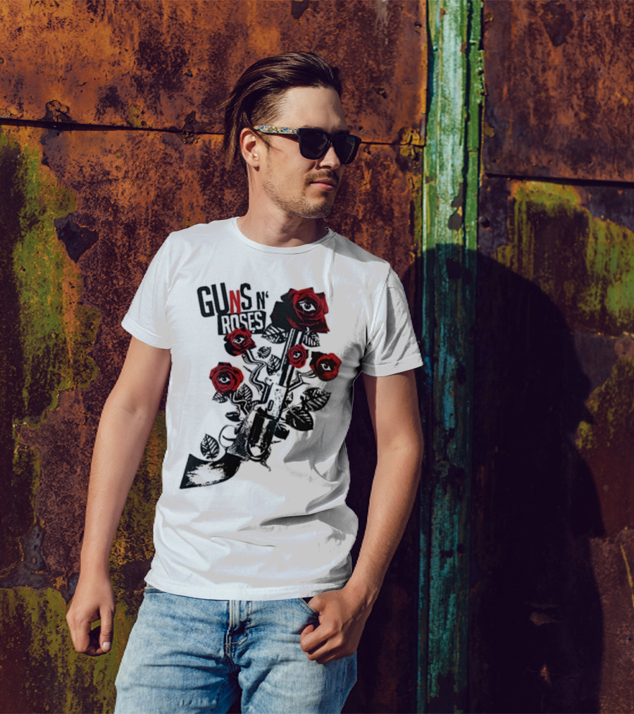 Guns N’ Roses 2025 World Tour Warsaw Red Roses And Pistols T-Shirt