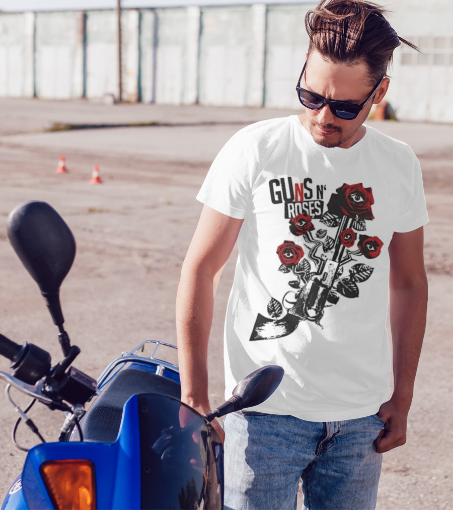 Guns N’ Roses 2025 World Tour Warsaw Red Roses And Pistols T-Shirt