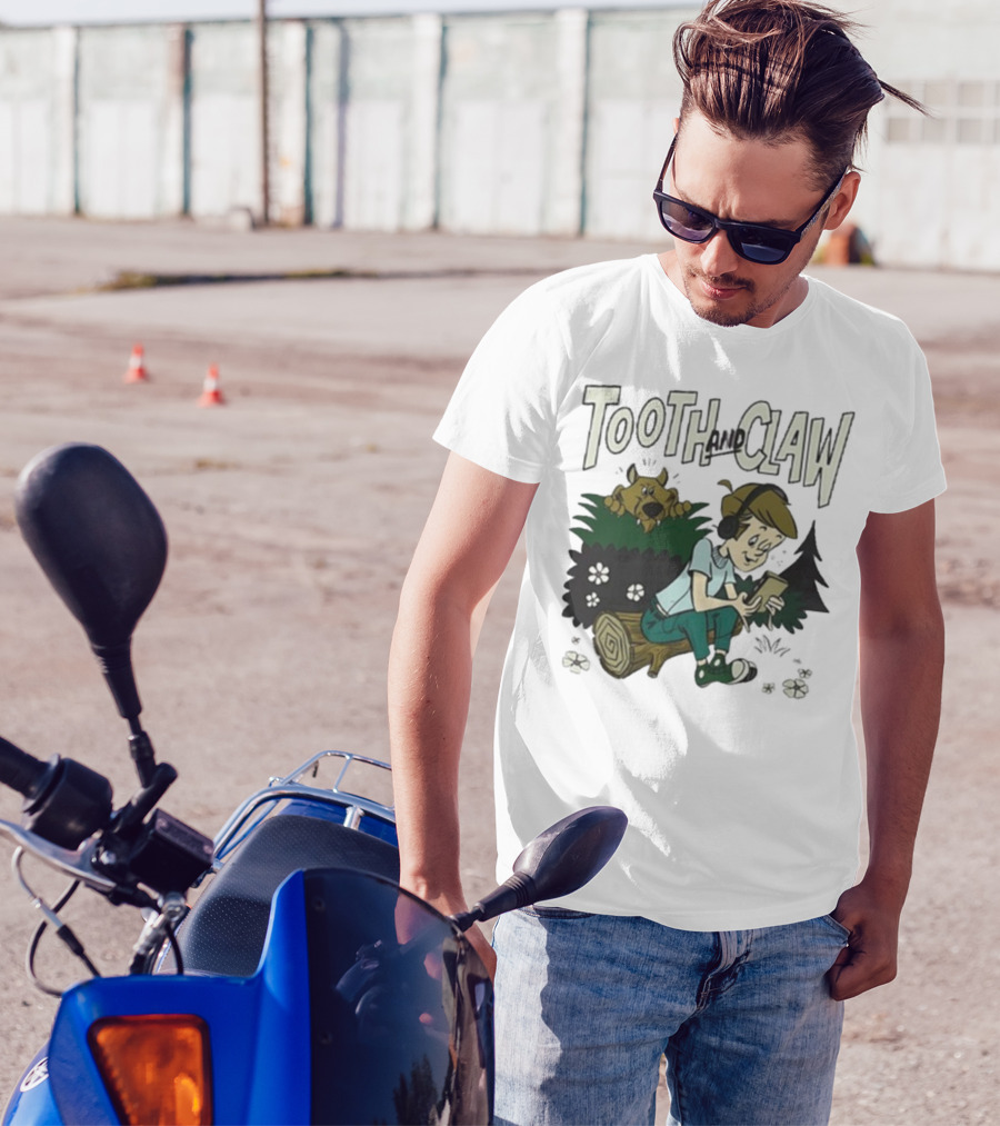 Tooth And Claw Podcast Don’t Look Behind You Headphones Listening Cartoon Dog Forest Scene T-Shirt