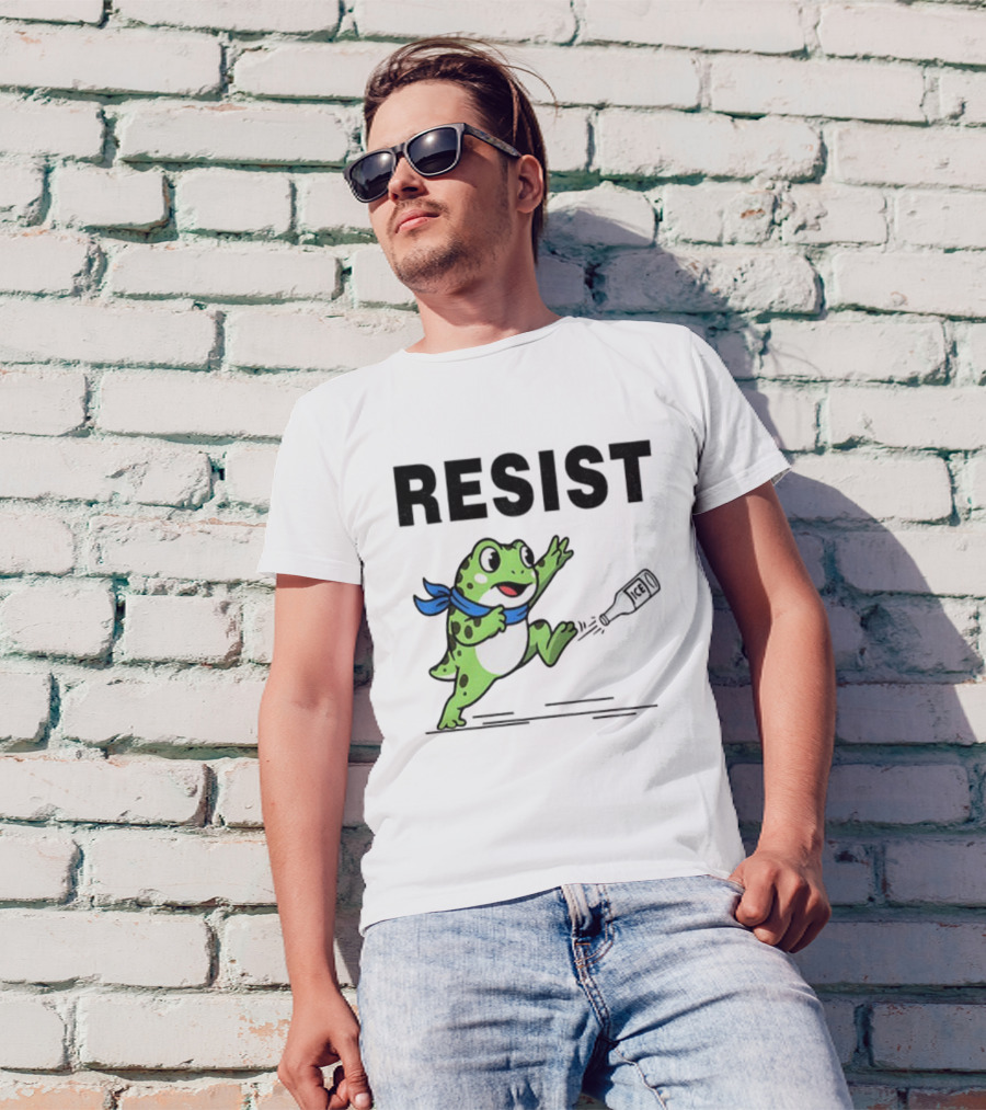 Portland Frog Resist Anti-ICE Protest Jumping Art T-Shirt