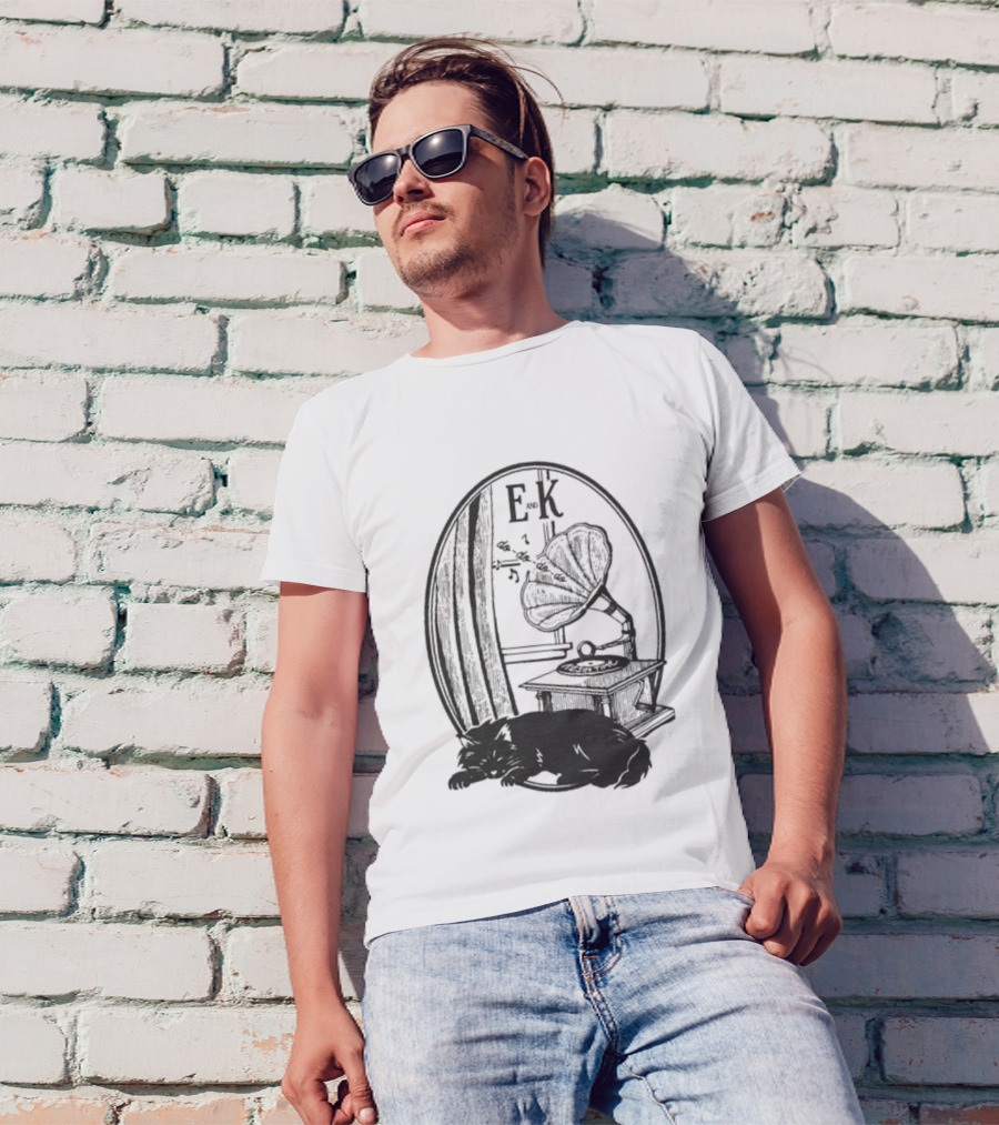 Evan And Katelyn EK Vintage Gramophone Oval Design T-Shirt