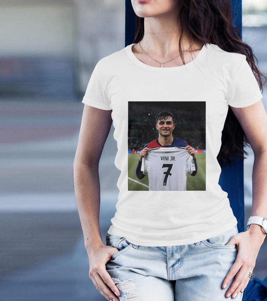 Pedri Holding Vini Jr 7 Jersey La Liga Real Madrid T-Shirt