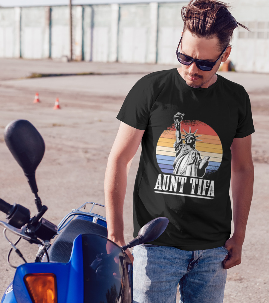 Statue Of Liberty Aunt Tifa Vintage Retro Stripes T-Shirt