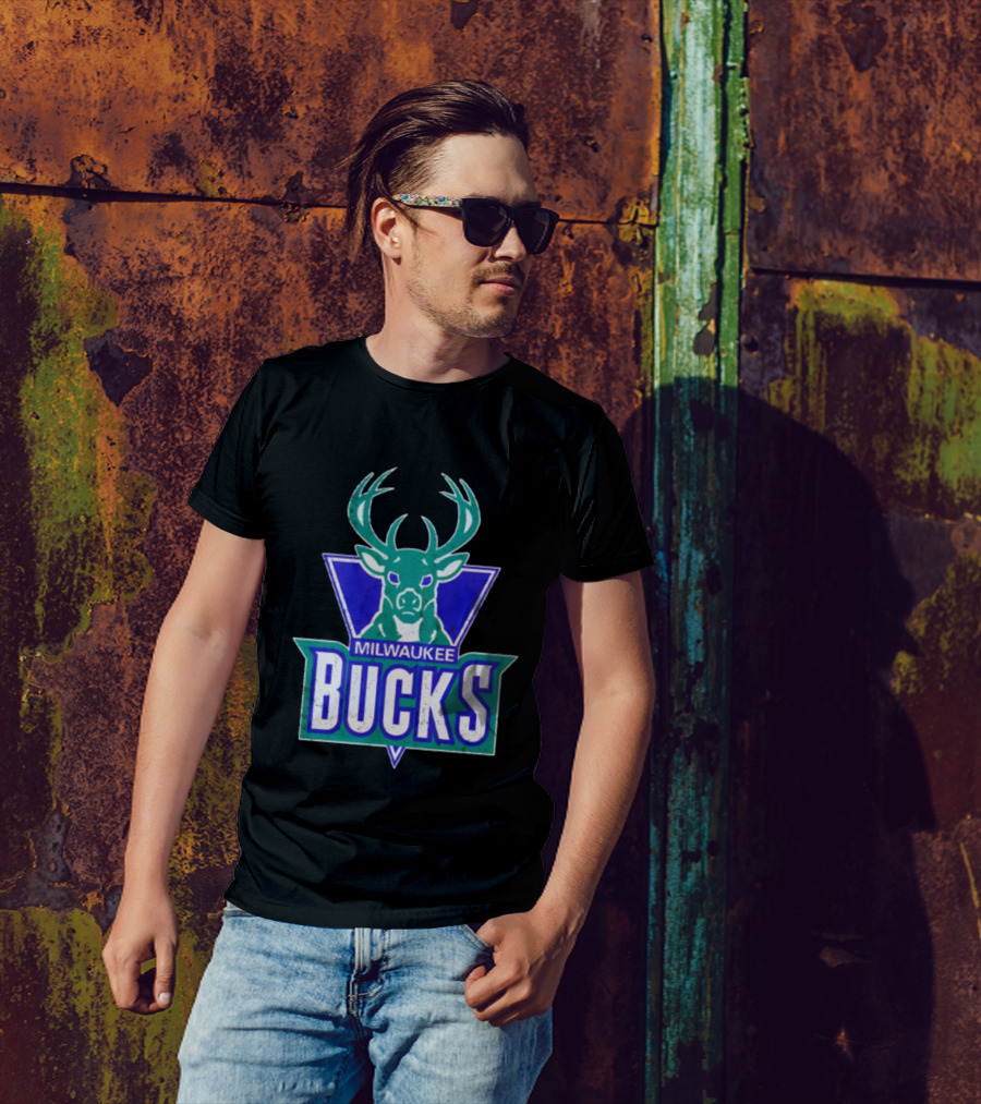 Milwaukee Bucks Deer Head Emblem Retro Style T-Shirt