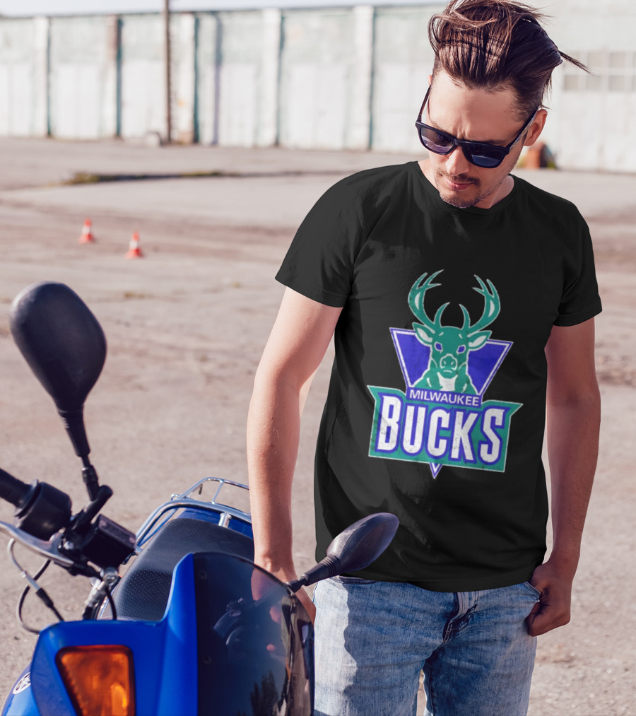 Milwaukee Bucks Deer Head Emblem Retro Style T-Shirt
