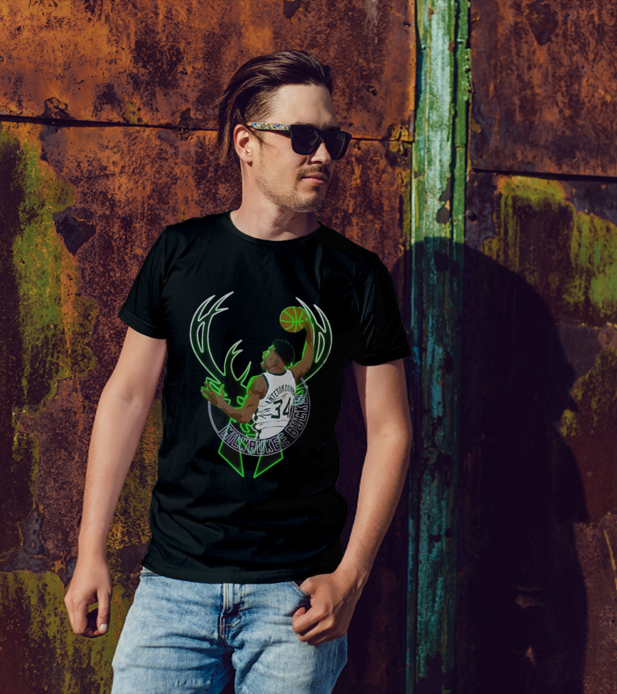 Milwaukee Bucks Giannis Antetokounmpo Dunk Basketball 34 T-Shirt