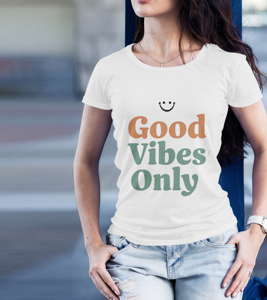 Good Vibes Only Retro Smile Iconic Phrase 70s Style T-Shirt