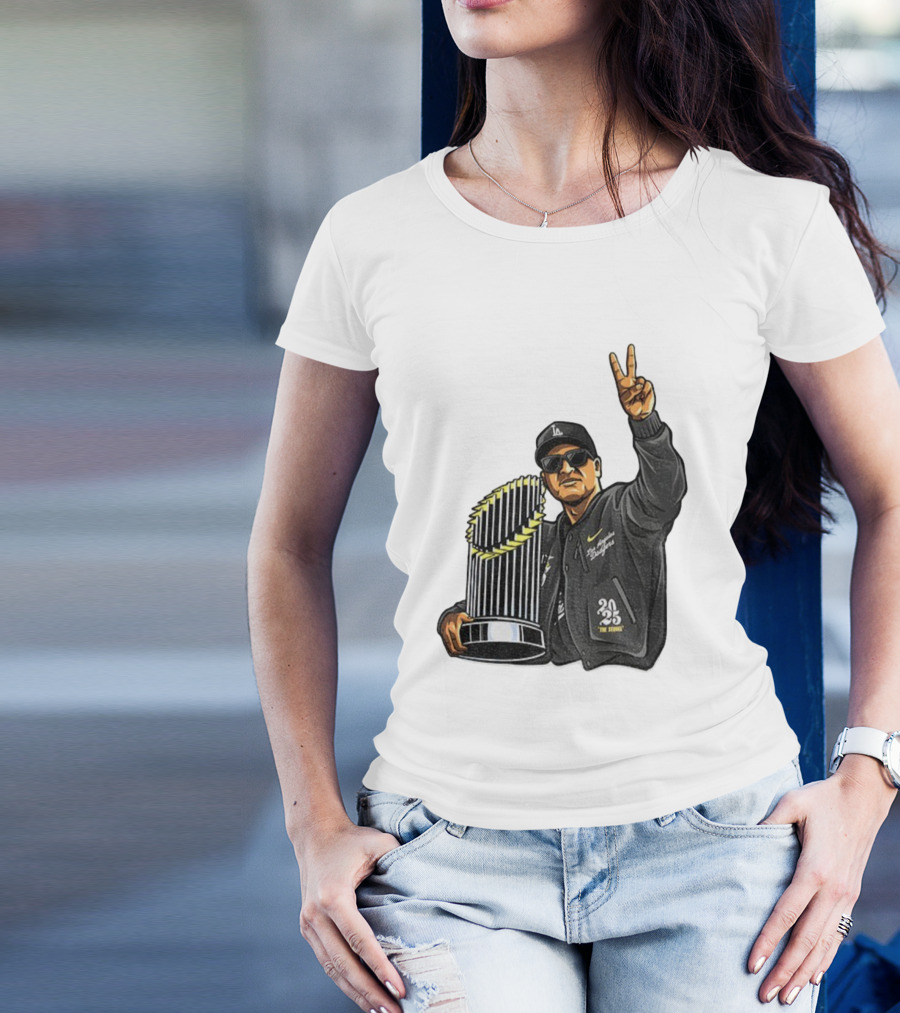 Dave Roberts Los Angeles Dodgers World Series Trophy 2025 Victory Sign T-Shirt