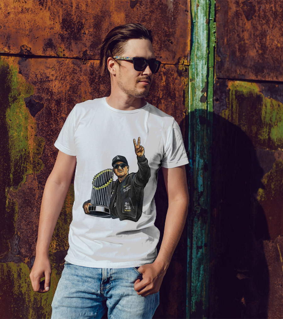 Dave Roberts Los Angeles Dodgers World Series Trophy 2025 Victory Sign T-Shirt