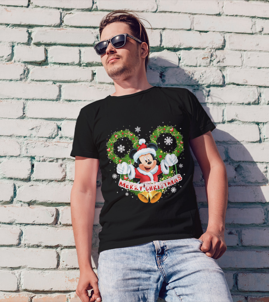 Mickey Mouse Merry Christmas Wreaths And Snowflakes T-Shirt