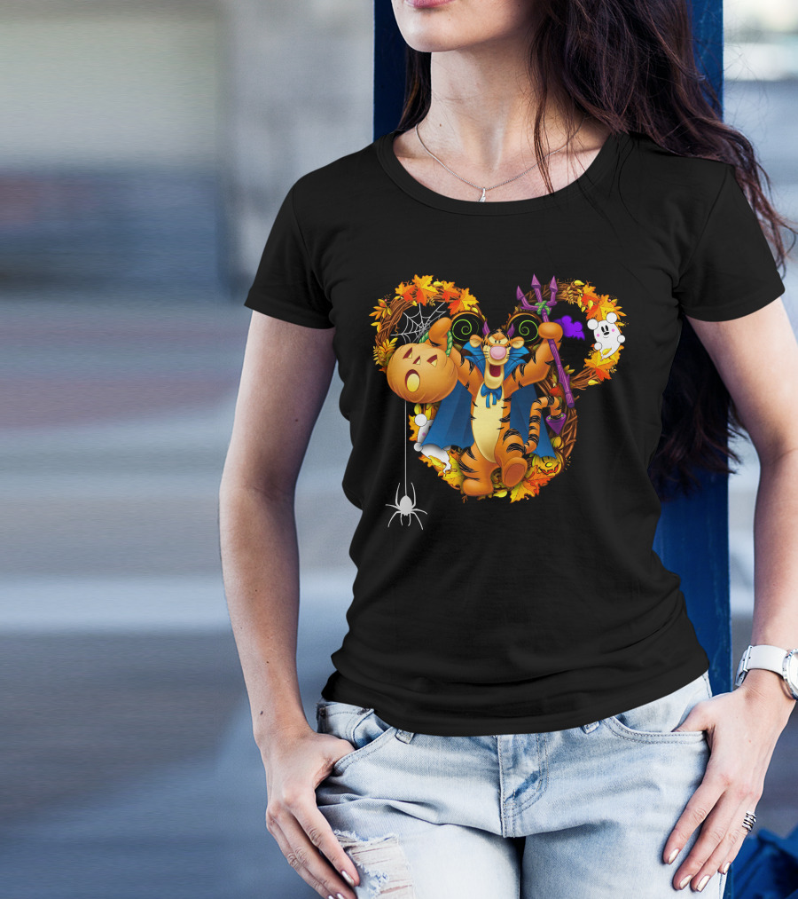 Tigger Halloween Wreath With Pumpkin And Spider Decorations T-Shirt