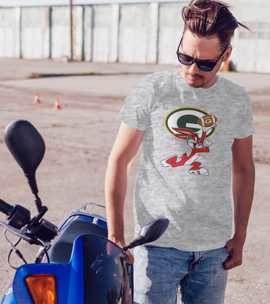Green Bay Packers Bugs Bunny Holding Football T-Shirt