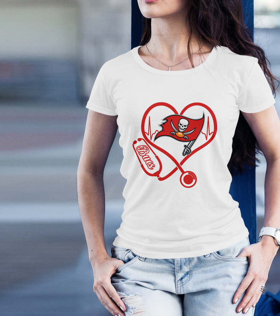 Nurse Heartbeat Love Bucs Tampa Bay Buccaneers Stethoscope Flag T-Shirt