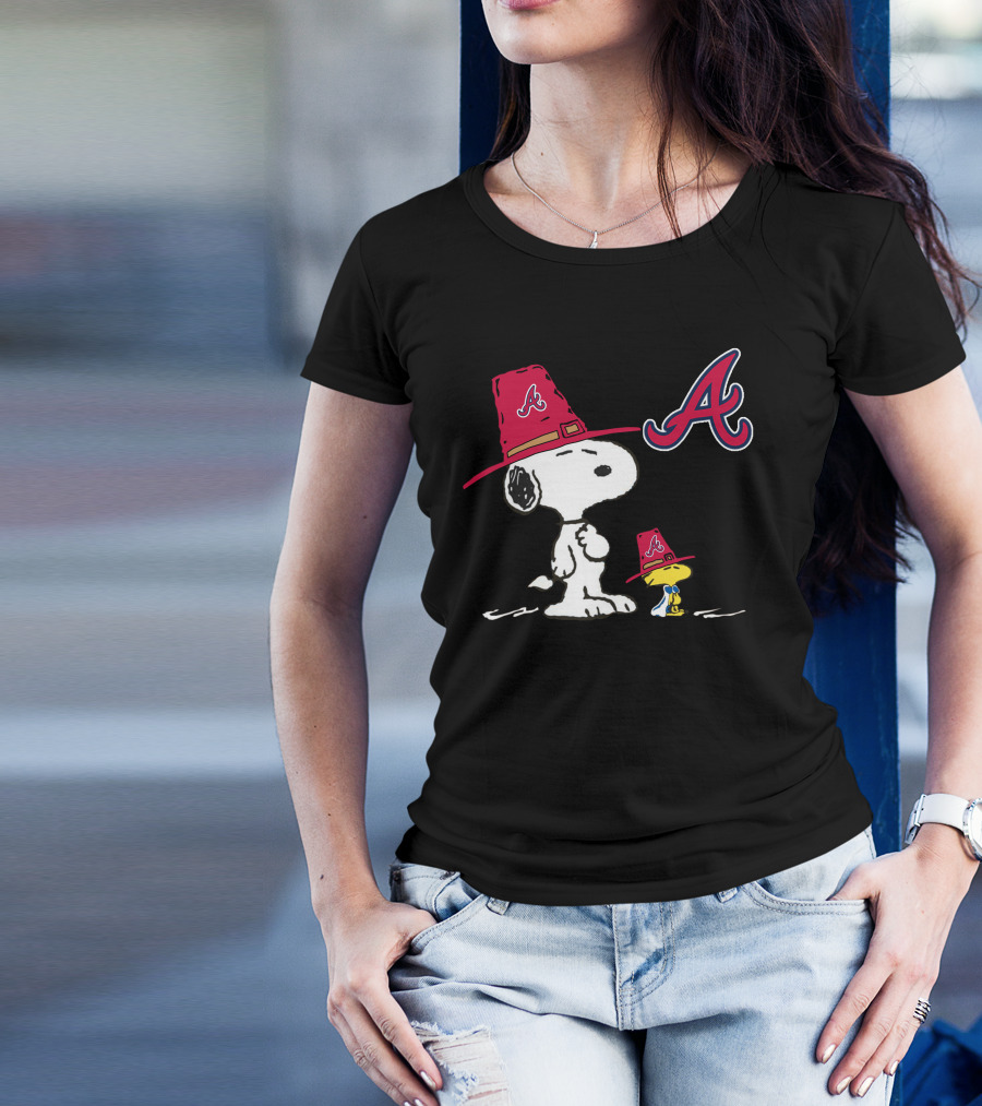 Snoopy And Woodstock Atlanta Braves Hat T-Shirt