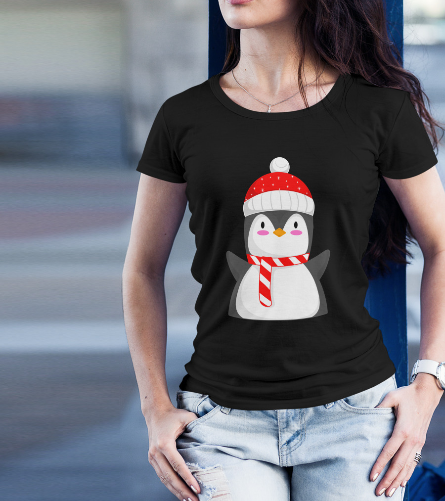 Pinguine Christmas Winter Penguin With Red Snowy Hat And Striped Scarf T-Shirt