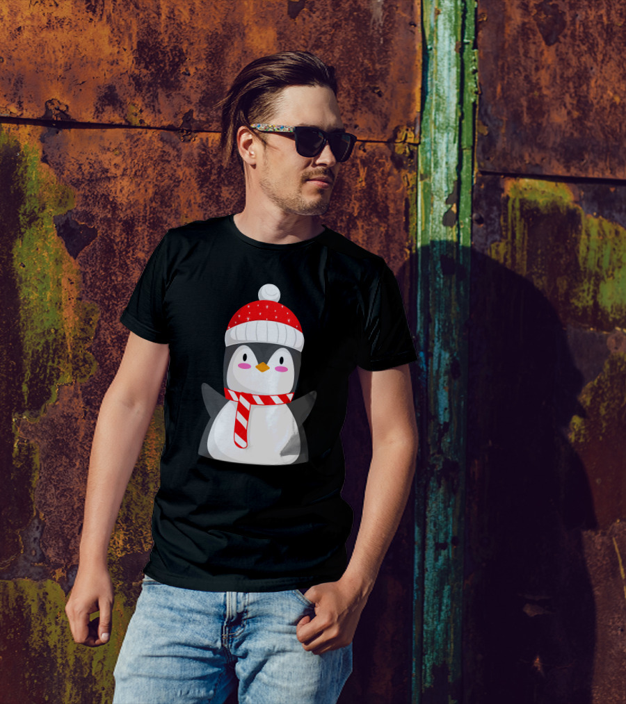 Pinguine Christmas Winter Penguin With Red Snowy Hat And Striped Scarf T-Shirt