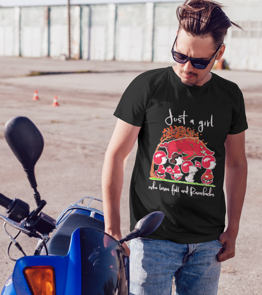 Just A Girl Who Loves Fall And Razorbacks With Peanuts Characters Under Autumn Tree T-Shirt