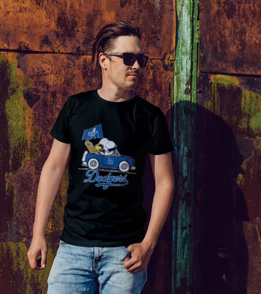 Snoopy And Woodstock Driving LA Dodgers Car With Flag T-Shirt