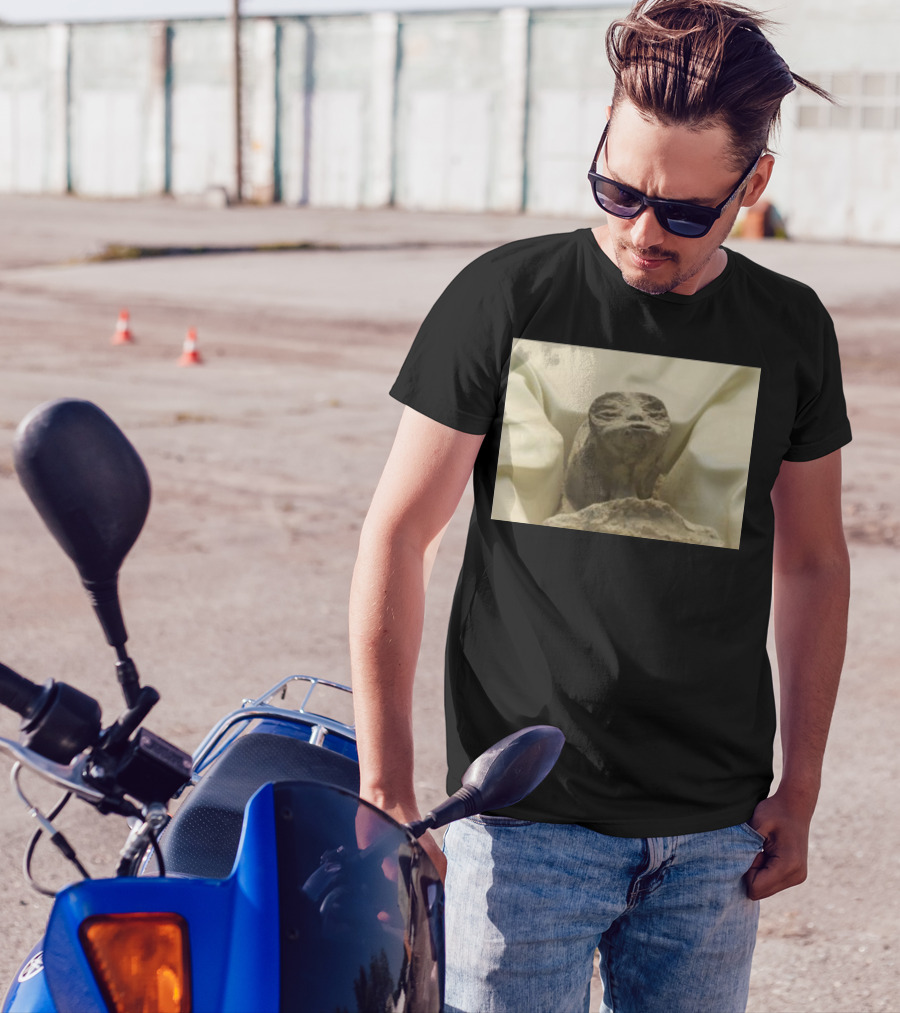 Journalist Jaime Maussan Reveals Alien Discovery Statue T-Shirt
