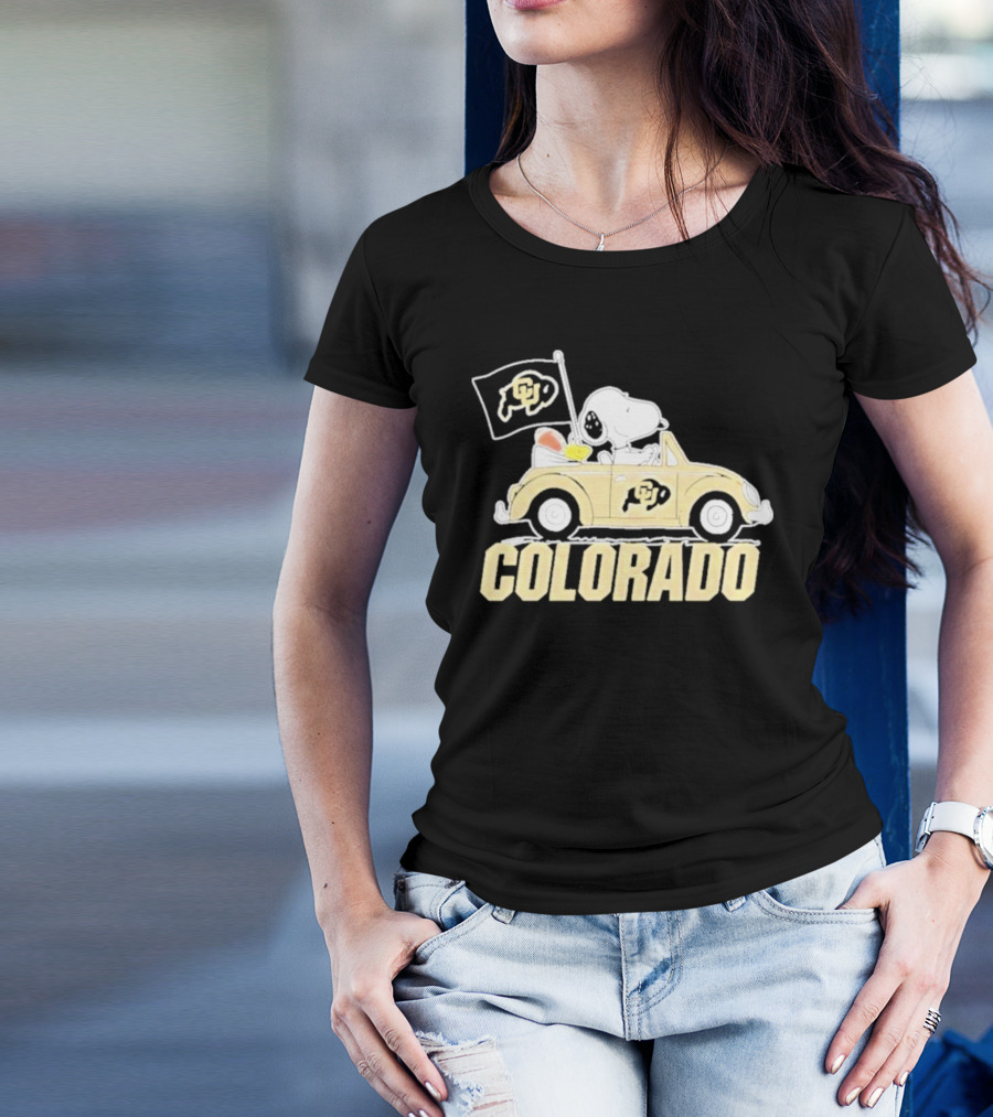 Snoopy And Woodstock Drive Colorado Buffaloes Car With Flag T-Shirt