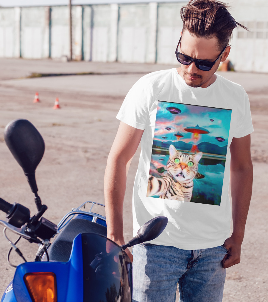 Cat Takes Selfie With UFOs In Scenic Landscape T-Shirt