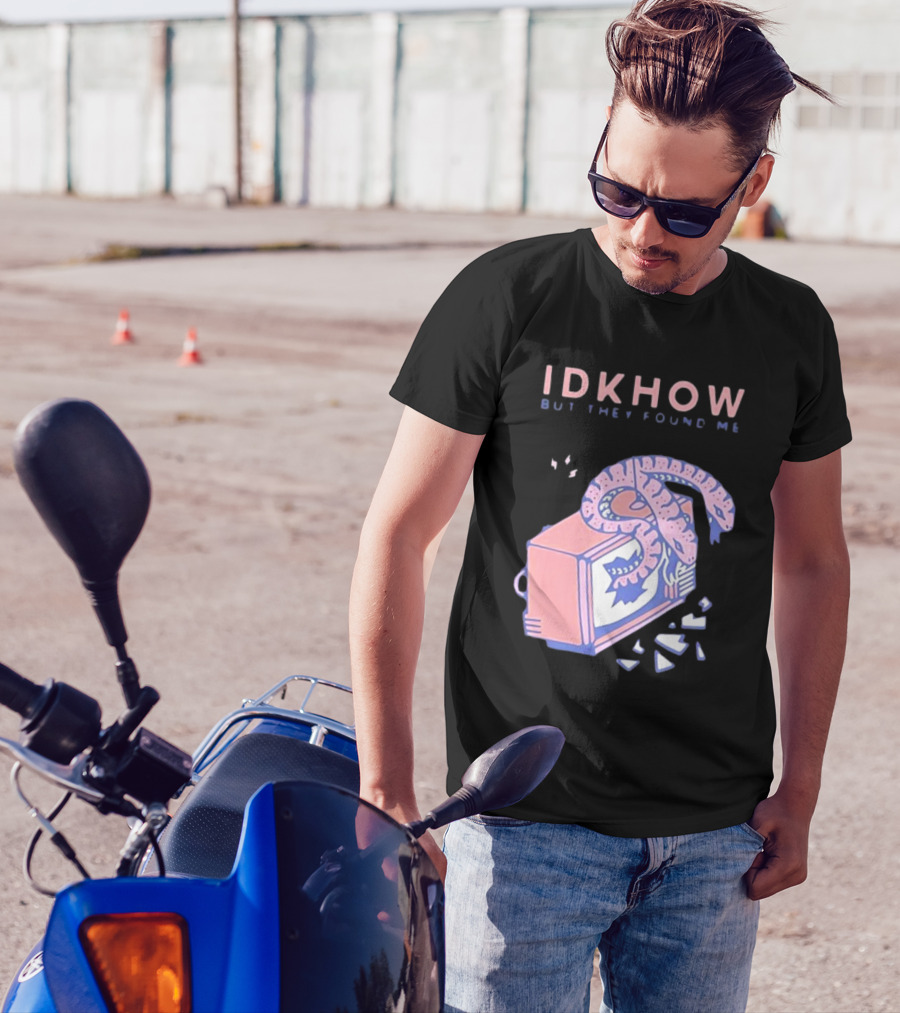 IDKhow But They Found Me Snake Crushed TV Pastel Pink Blue Image T-Shirt