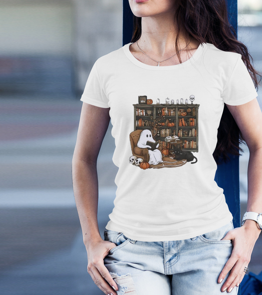 Retro Ghost Reading Books Skeletons Pumpkins Black Cat Library T-Shirt