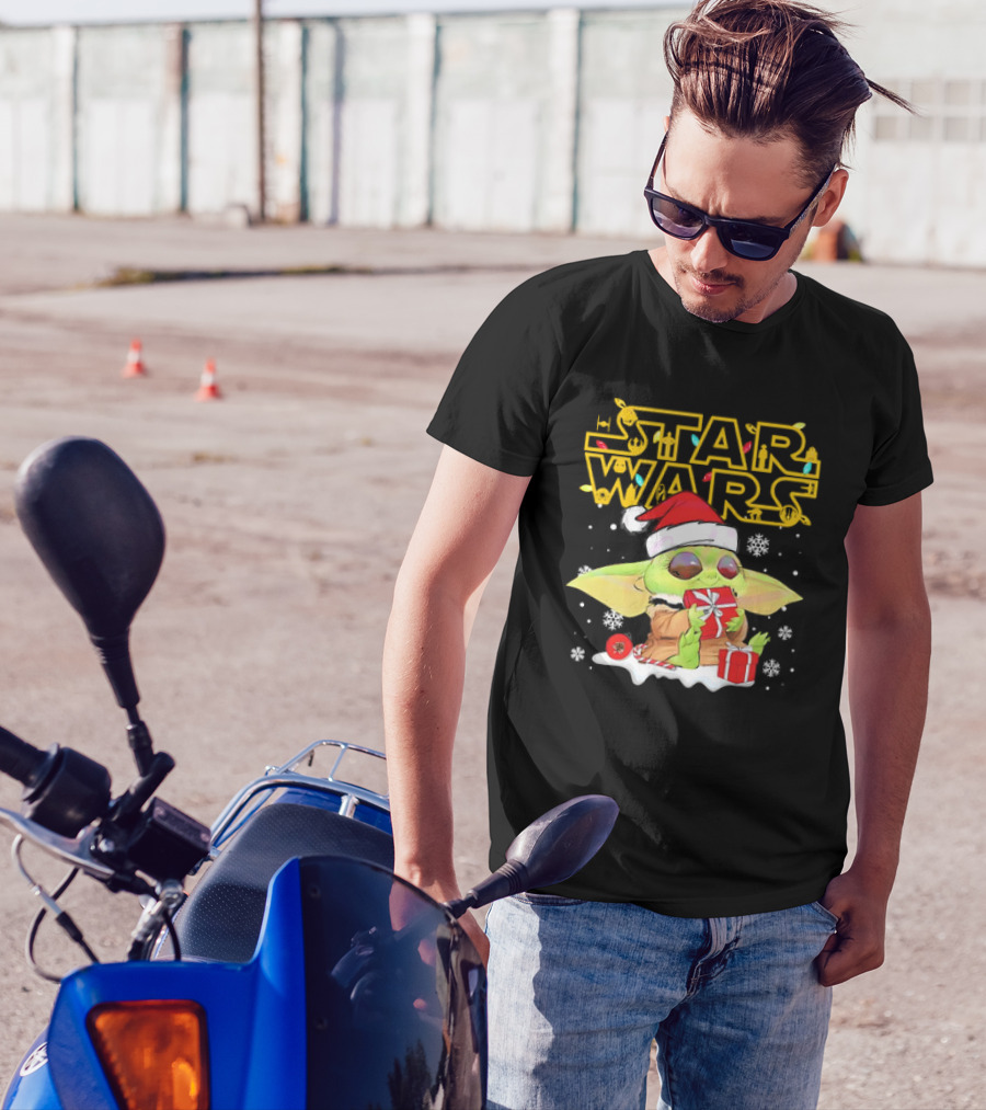 Star Wars Baby Yoda Christmas Santa Hat Snowflakes T-Shirt