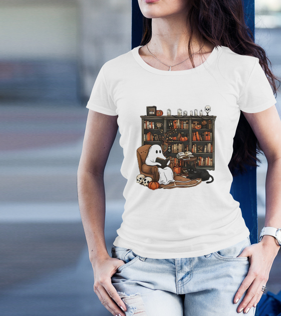 Ghost Reading Books With Black Cat And Pumpkins Retro Halloween Library T-Shirt