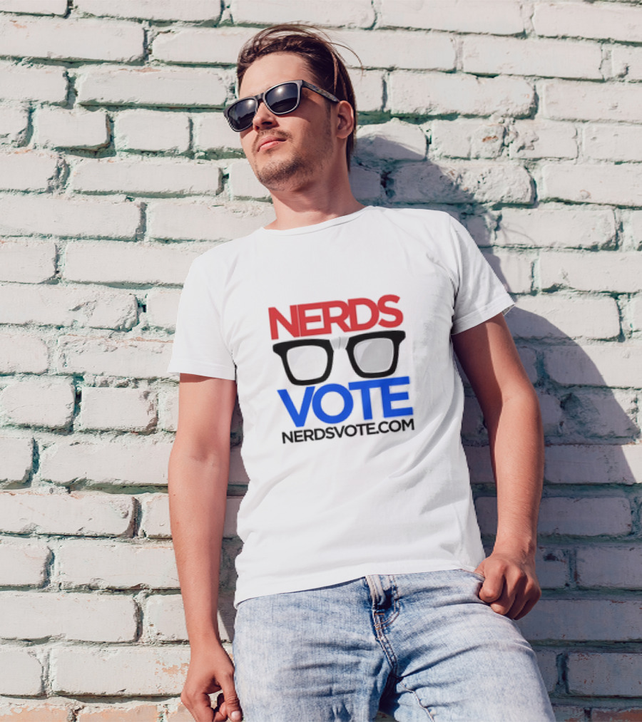 NERDSVOTE Classic Nerdsvote.com Glasses Logo Red Blue T-Shirt