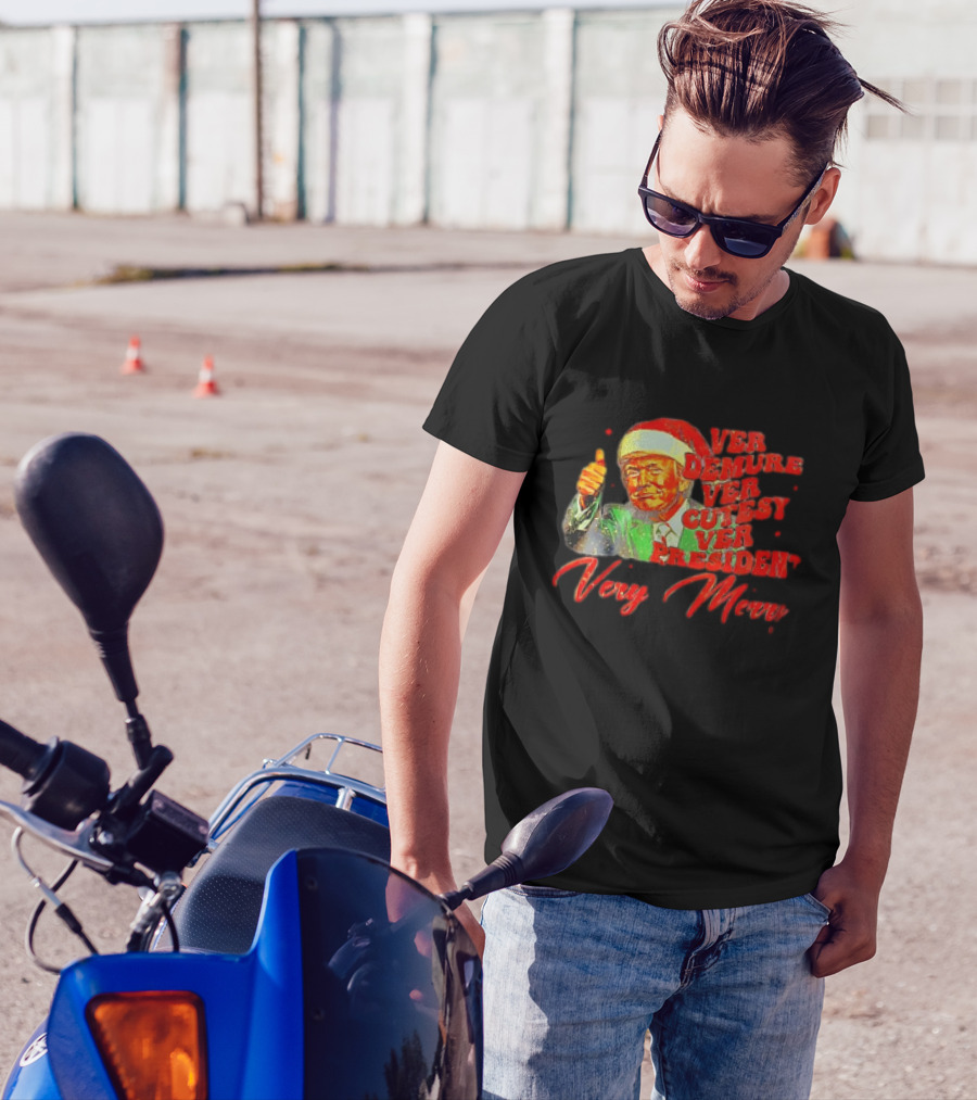 Trump Very Demure Very Cutesy Very President Very Merry Santa Hat Thumbs Up T-Shirt