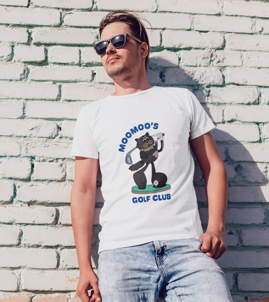 Moomoo's Golf Club Playful Cat On The Fairway T-Shirt