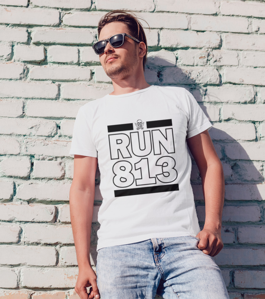 RUN 813 Tampa Bay Buccaneers Skull T-Shirt