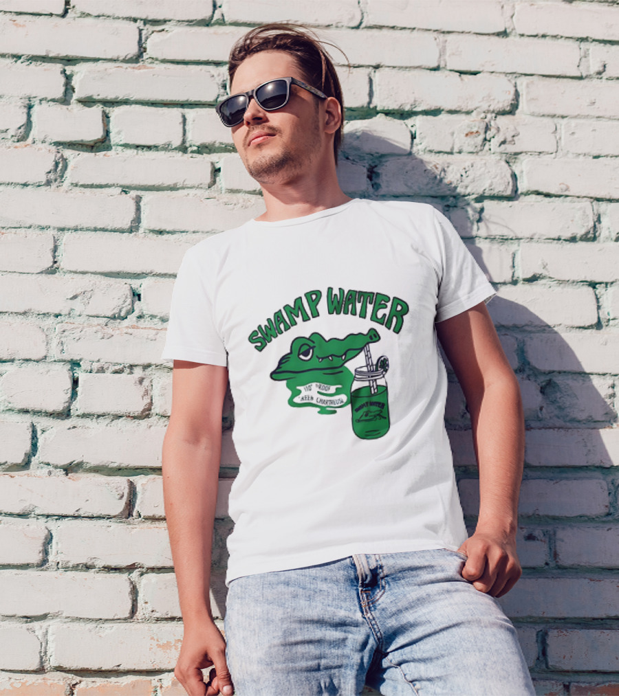 Swamp Water Alligator Drink Jar Vintage Cartoon T-Shirt