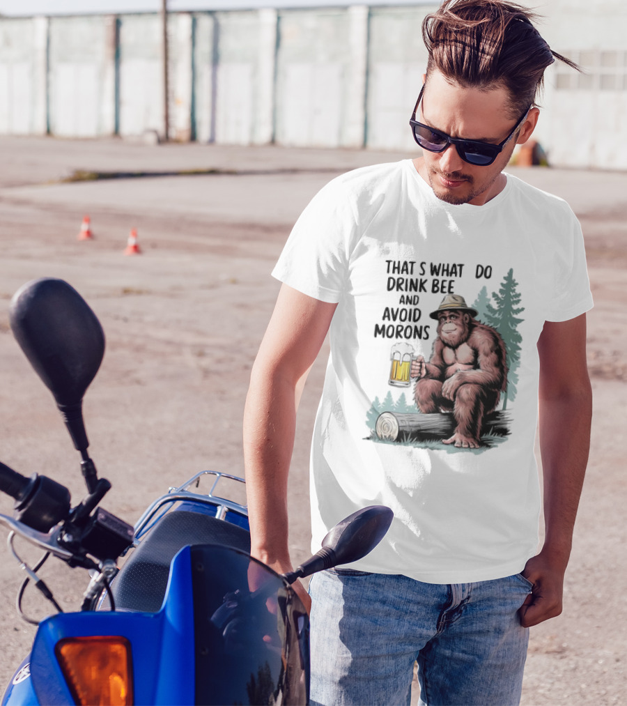 Bigfoot That’s What I Do Drink Beer And Avoid Morons In Forest With Mug T-Shirt