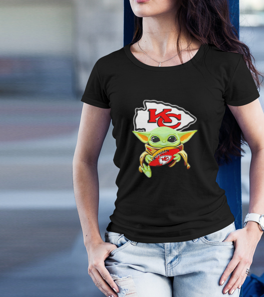 Baby Yoda Star Wars KC Chiefs Hug Football Team T-Shirt