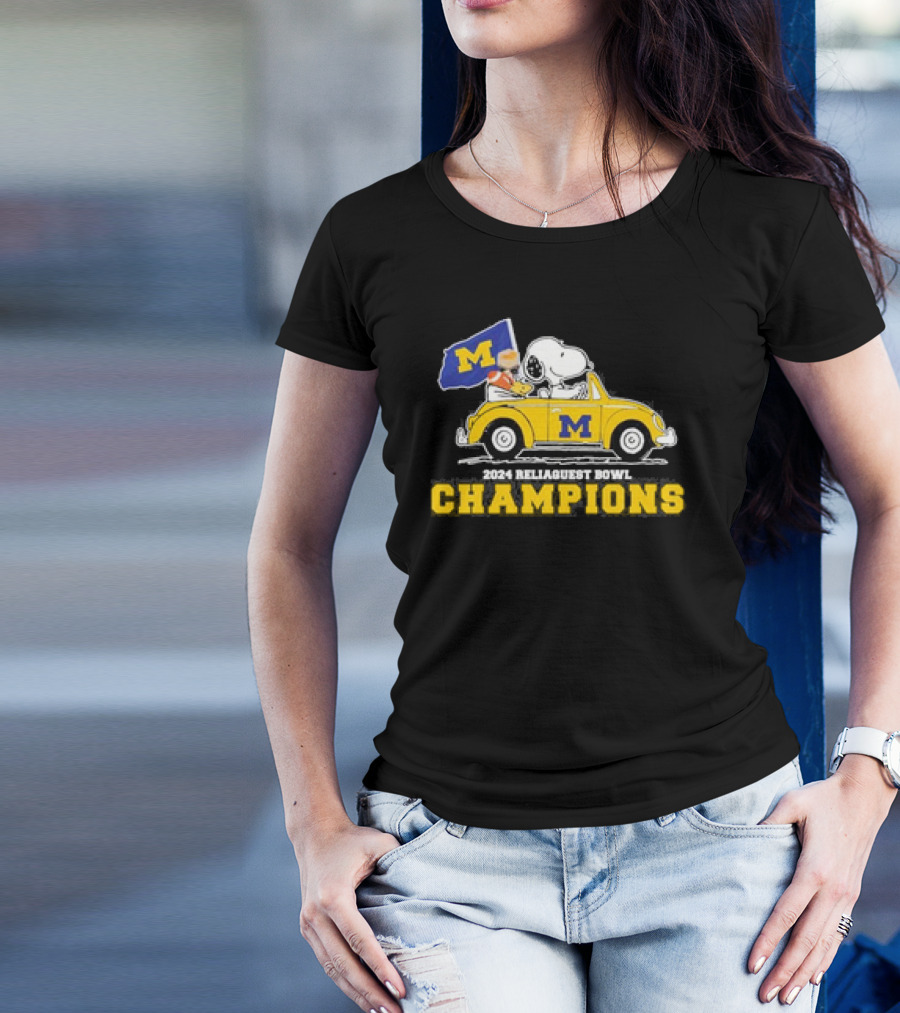Peanuts Snoopy And Woodstock On Car Michigan Wolverines 2024 Reliaquest Bowl Champions M Flag T-Shirt